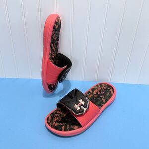 Women Under Amour slippers Size 6Y